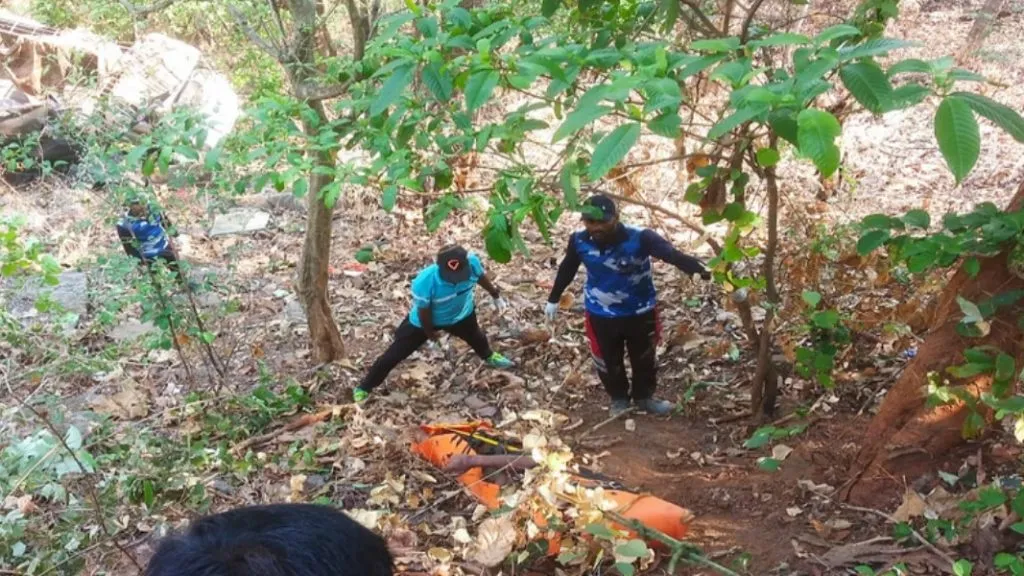 आंबोली घाटात टेम्पो कोसळून चालक ठार !