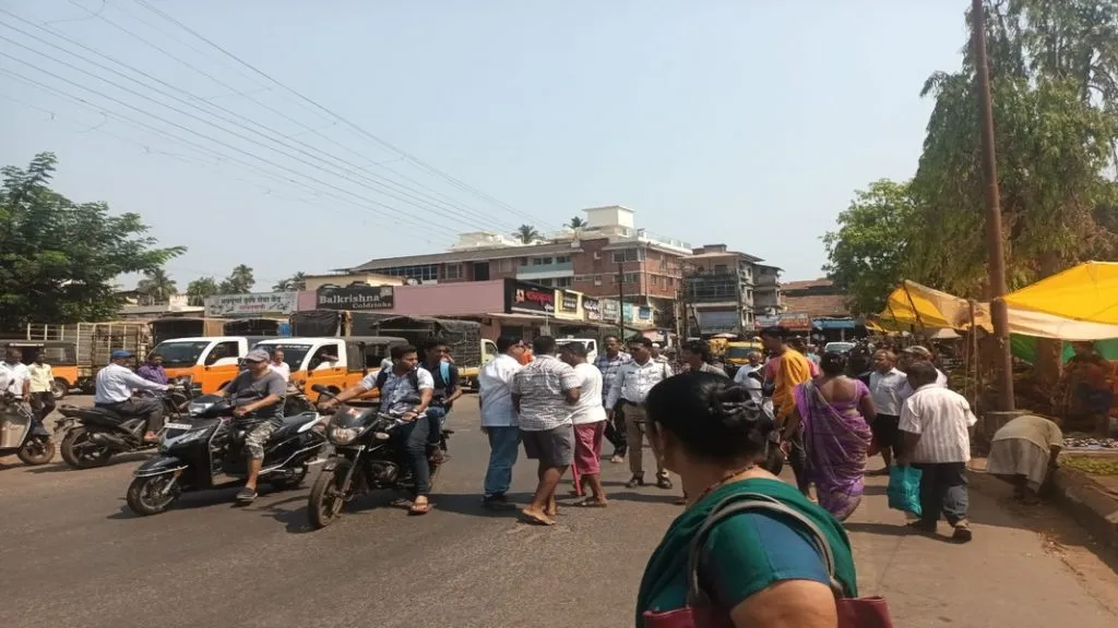 मंगळवारच्या आठवडा बाजारात भाजी विक्रेत्यांमध्येच वादंग !