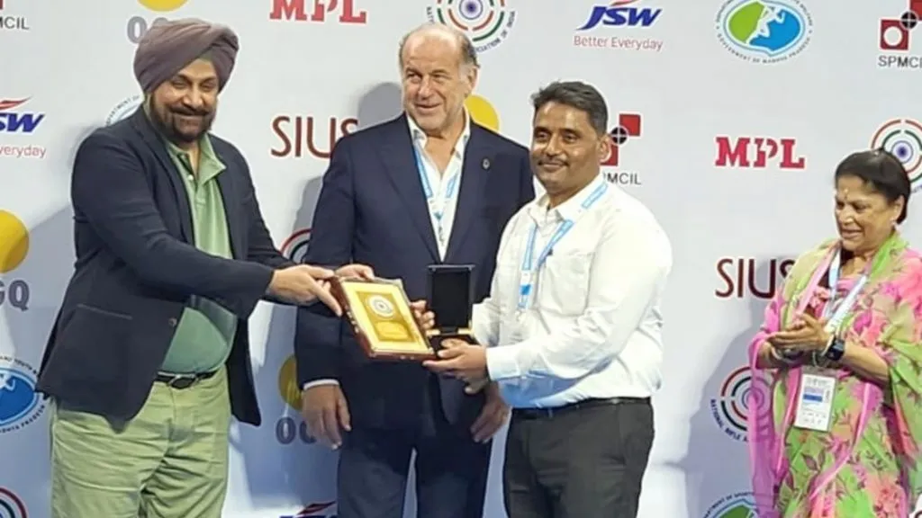 जागतिक नेमबाजी स्पर्धेत ॲड.विक्रम भांगले सन्मानित !