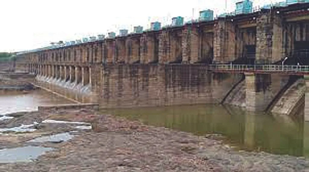 जळगावातील धरणसाठे आटले, पाणी जपून वापरण्याचे जिल्हाधिकाऱ्यांचे आवाहन