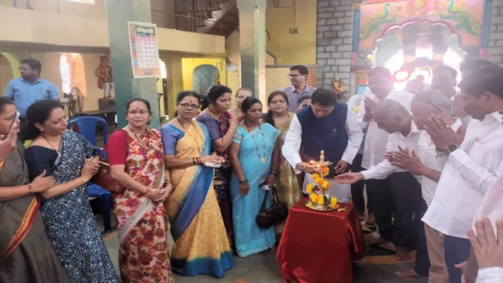 विठ्ठल मंदिरात स्वामी समर्थांच्या दुर्मिळ छायाचित्रांचे प्रदर्शन!