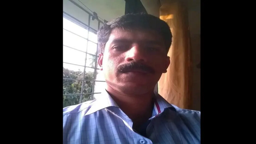 जिल्हास्तरीय निबंध स्पर्धेत किशोर वालावलकर प्रथम !