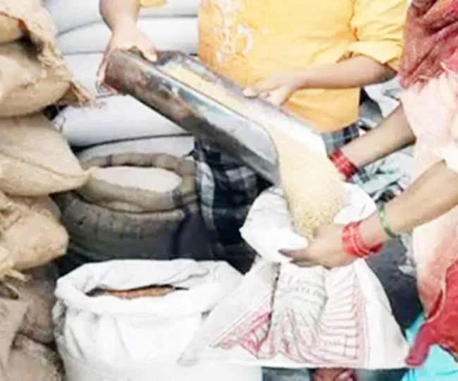 बुरशीच्या तांदळांचे रेशनवर वितरण