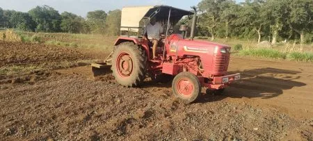 चक्क जॅकवेलवरच भर उन्हात केले आंदोलन,रेंदाळ ग्रामपंचायतीच्या सदस्यांचा पाण्यासाठी अनोखा फंडा