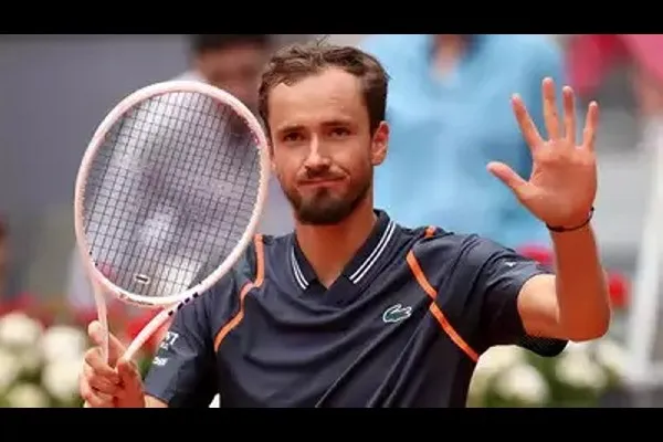 सित्सिपस, मेदव्हेदेव विजयी