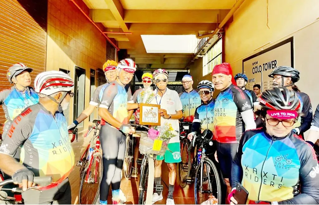 डॉ.किरण सेठनी साधला फर्मागुडीत विद्यार्थ्यांशी संवाद