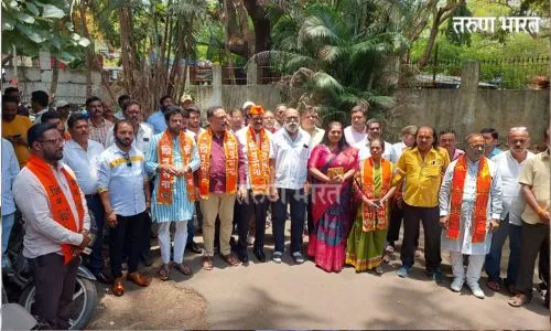 Kolhapur : हेल्मेट सक्तीला कोल्हापूरातून ठाकरे गटाचा विऱोध; आधी रस्ते नीट करण्याचा इशारा