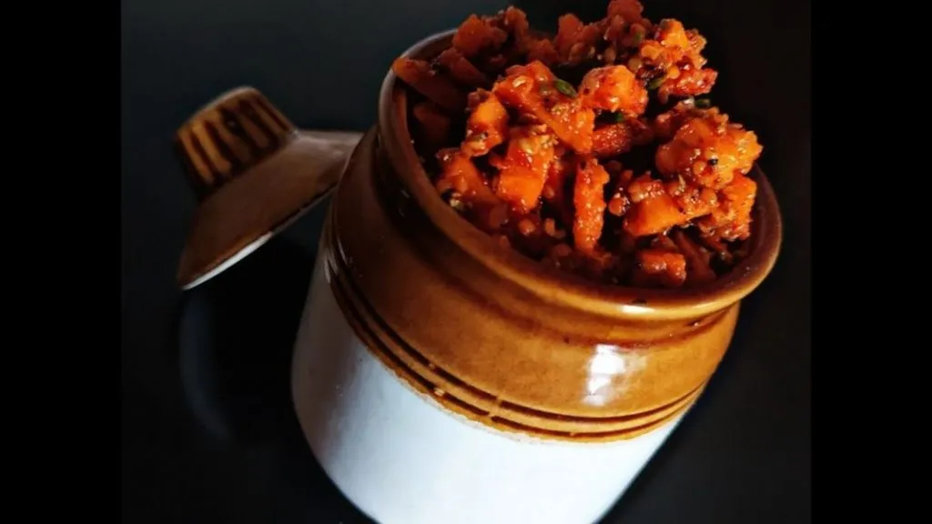 ट्राय करा कच्च्या हळदीचे लोणचे