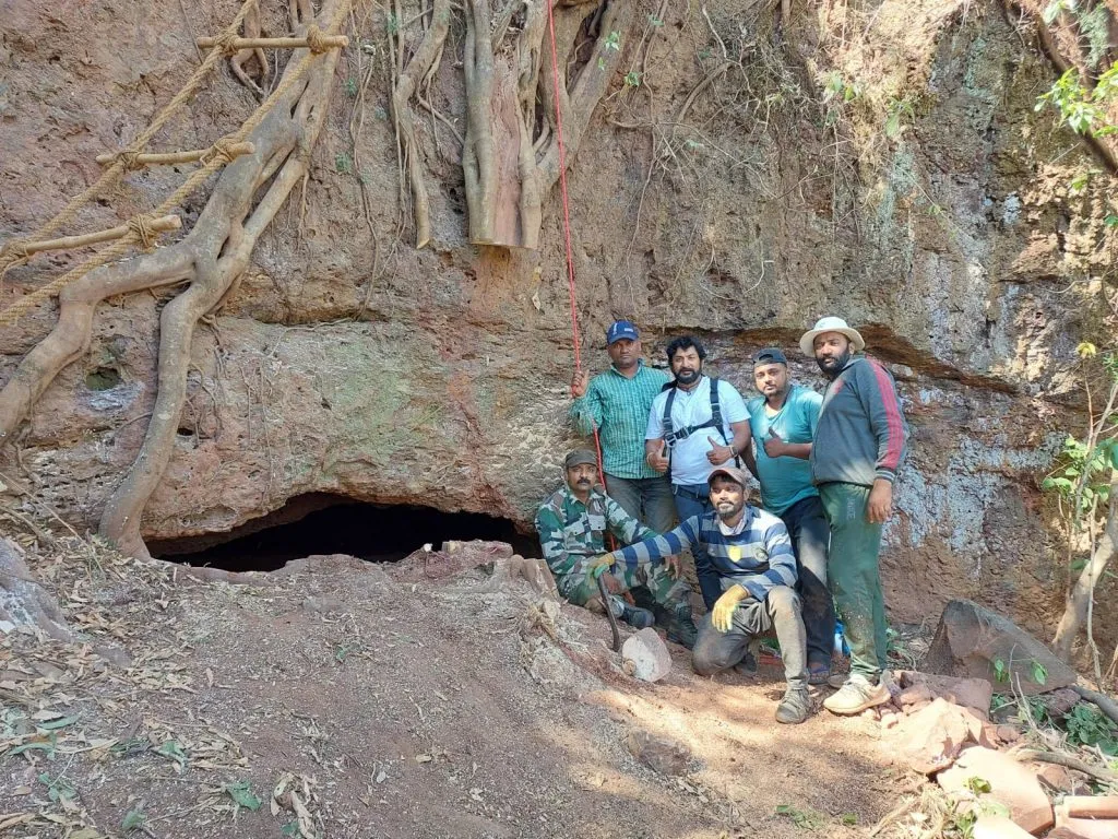 शिवनिर्मित पावनगड मोहिमेदरम्यान ऐतिहासिक गुहेचा शोध