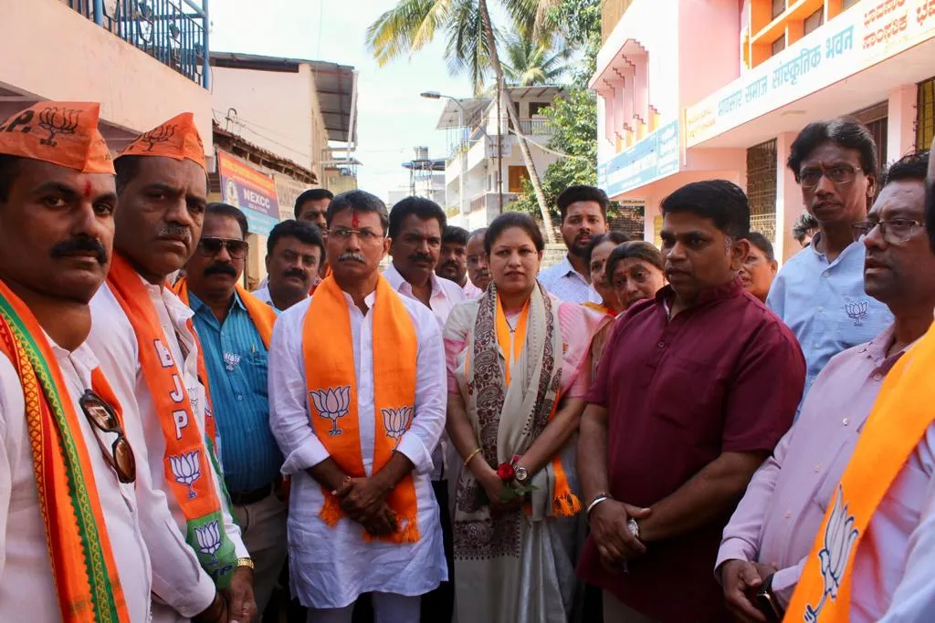 कॅम्प परिसरात उमेदवार डॉ रवी पाटील यांच्या प्रचारदौऱ्याला उत्तम प्रतिसाद