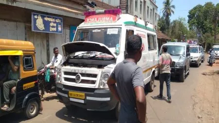 malvan : १०८ पडली भर रस्त्यात बंद