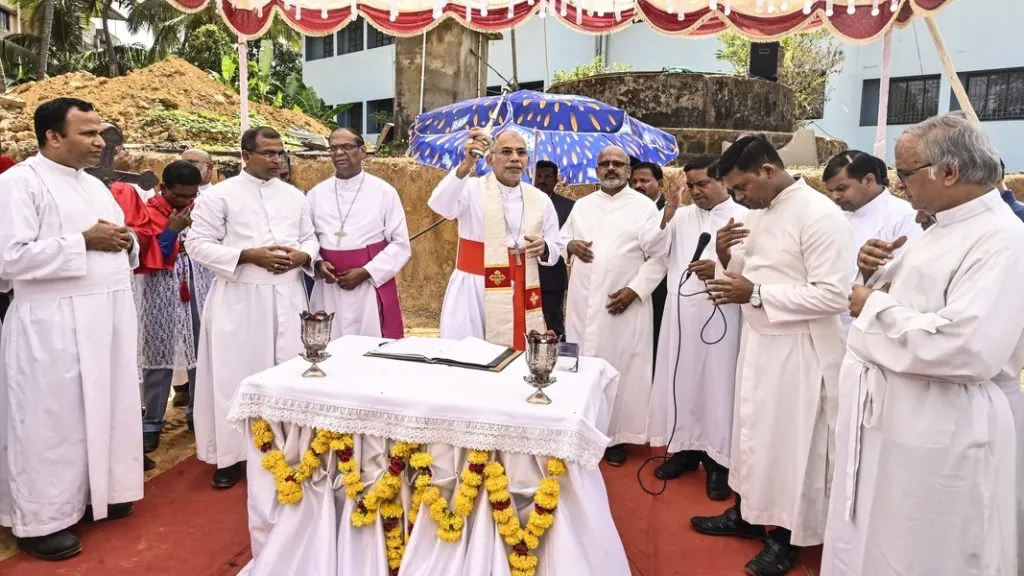 मिलाग्रीस हायस्कुल जवळ होणाऱ्या चर्चचे भूमिपूजन !