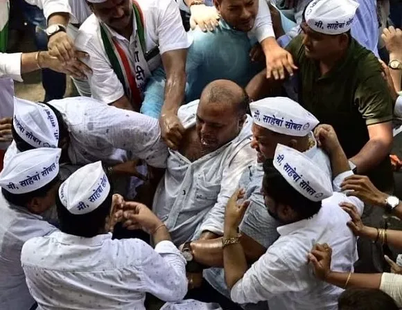 राष्ट्रवादीच्या प्रदेश कार्यालयाबाहेर कार्यकर्त्याचा आत्मदहनाचा प्रयत्न