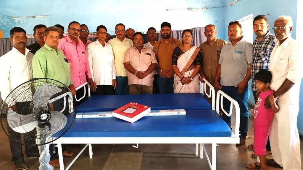 निरवडे प्राथमिक आरोग्य केंद्राला साहित्य भेट : संदिप पांढरेंचा पुढाकार