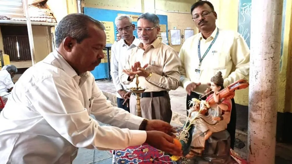 मळगाव इंग्लिश स्कूल मळगावमध्ये माजी विद्यार्थी स्नेह मेळावा