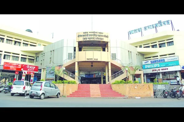 बड्या बिल्डरांवर पालिकेकडून गुन्हा दाखल