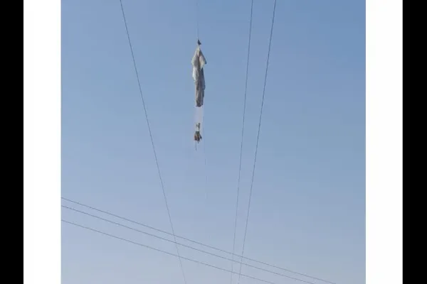 विजेच्या तारांमध्ये पॅराशूट अडकून नौदलाच्या कमांडोला हौतात्म्य