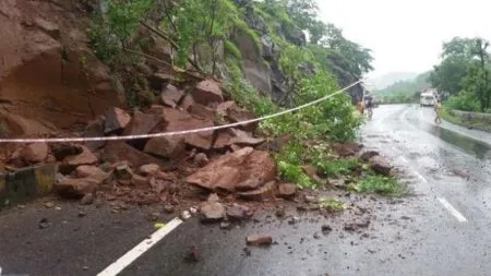 satara Landslide Ambenli Ghat Mahabaleshwar to Poladpur closed