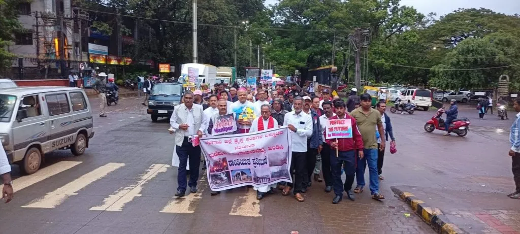 Stop Manipur violence immediately; Candle March of Christian Brothers in Belgaum