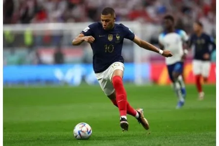 2725 crores offered to France's Mbappe
