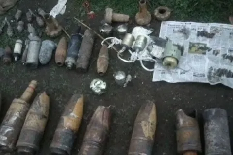 A large cache of weapons seized from a house in Ahmednagar