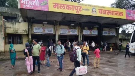 ST buses Malkapur shshuwadi Commuters including students