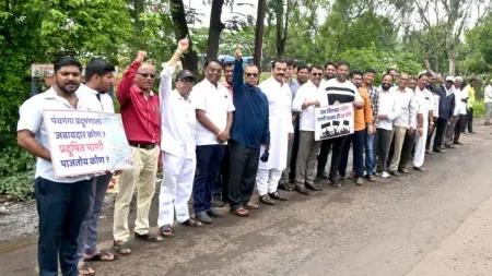 Ichalkaranjikar united for Dudhganga water Human Chain