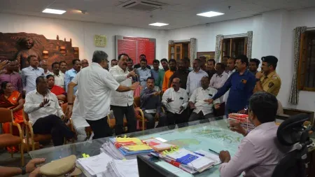Sakal Maratha community activists Collector Rahul Rekhawar clash
