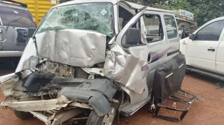Echo car Accident on Solapur Pune highway 4 killed 6 injured
