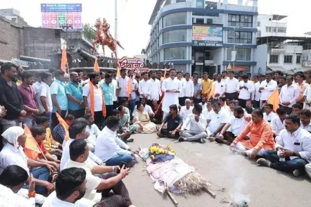 Protest against lathi charge on Maratha protester in Pandharpur