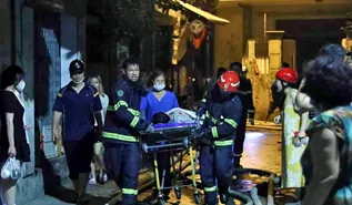 A 9-storey building has caught fire in Hanoi, the capital of Vietnam. 50 people died and 54 people were injured in this accident. Children are also among the dead. Firefighters have rescued around 70 people from the accident. About 150 people lived in this building.