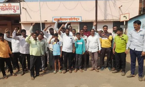 Village bandh movement in support of Manoj Jarange Patil at Sadoli Dumala