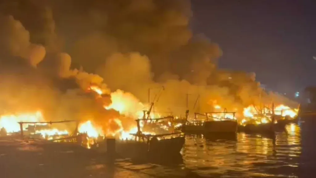 40 fishermen's boats burnt down in Andhra