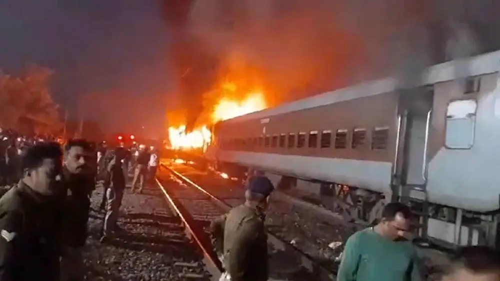 Three coaches of Darbhanga Express caught fire