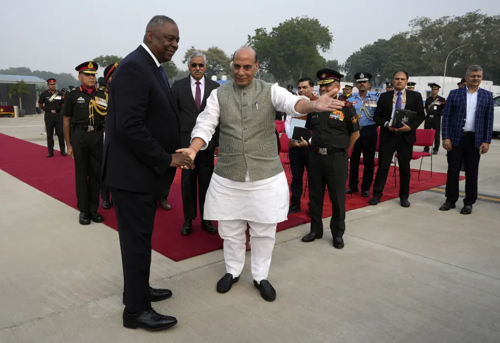 US Defense Minister arrives in India