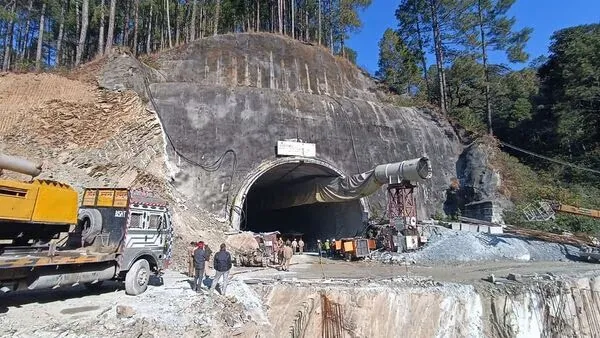 Food supply to those stuck in the tunnel now through a new pipe