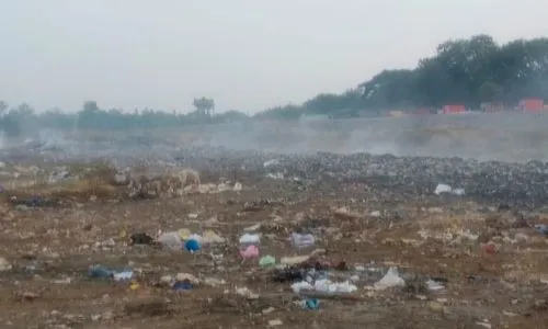 Residents suffocated due to smoke from Morewadi garbage depot
