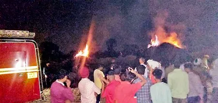 Yellur-Machhe set fire to rice paddies in Farm