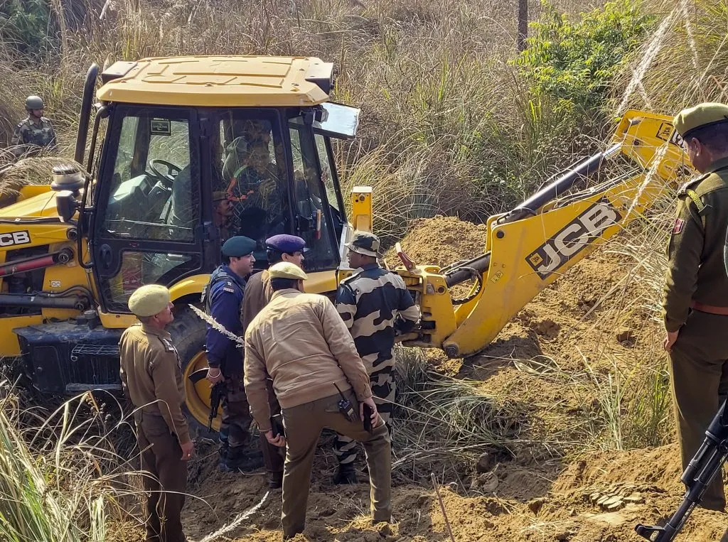 Firefighter martyred in landmine blast in Jammu