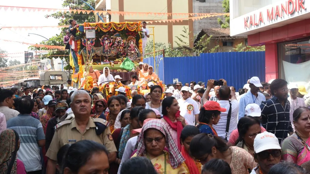 ISKCON Rath Yatra bathed in devotion to Shri Krishna!