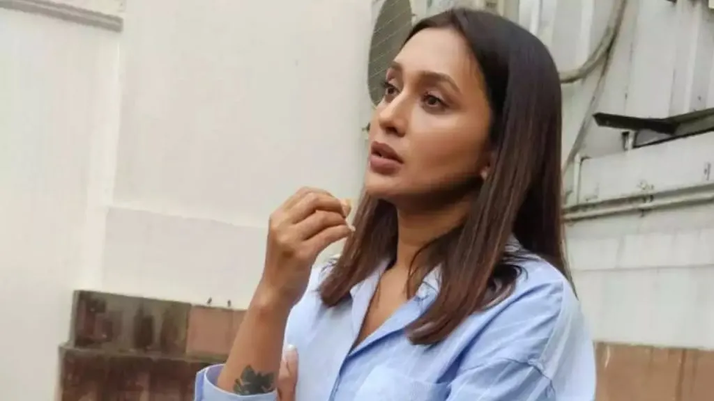 Trinamool's Mimi Chakraborty resigns