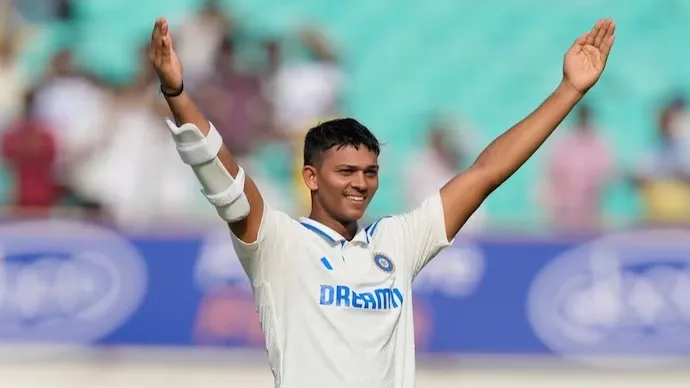 'Dhruv' star shines in ICC rankings