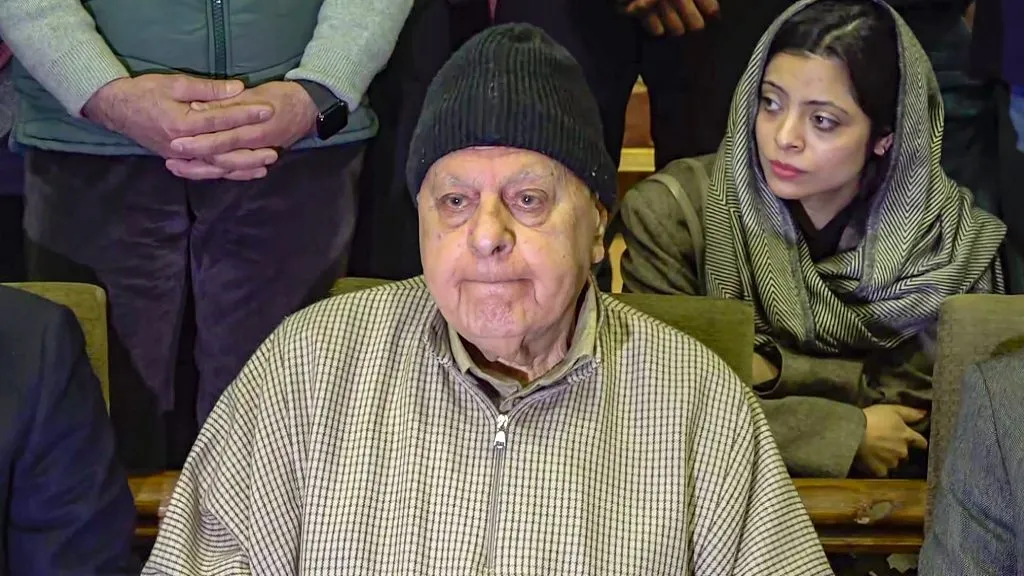 Farooq Abdullah also on his own in Kashmir