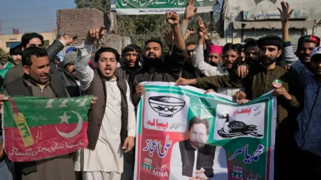 Independents hit a 'hundred' in Pakistan