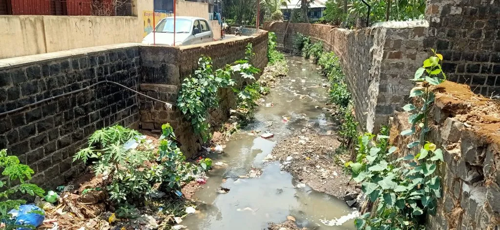 At the very first bend, the drains are overflowing with garbage