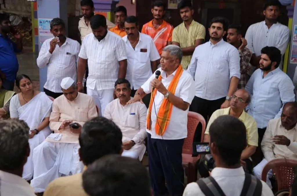 Jagdish Shettar campaigning in Ramdurg area