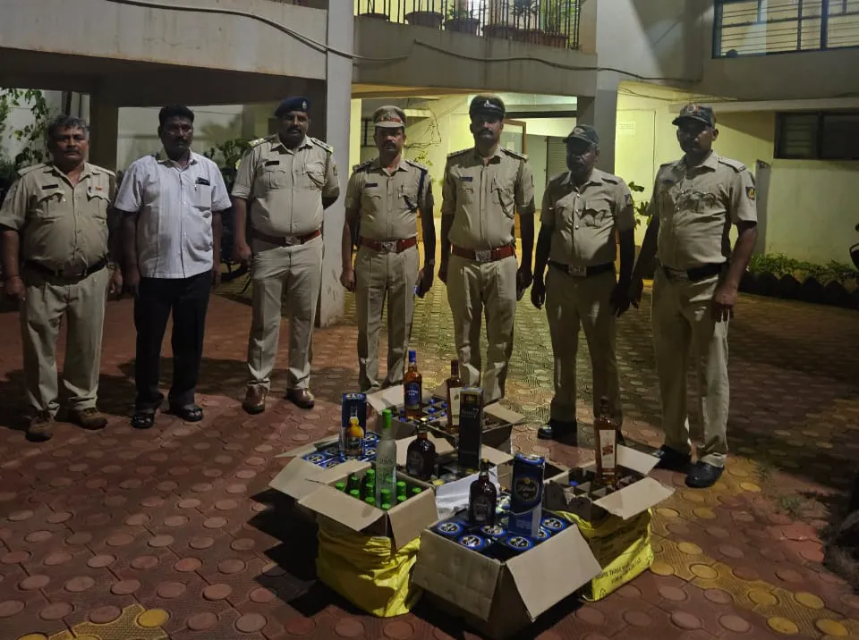 Liquor stock worth 1 lakh seized at Samthargarh