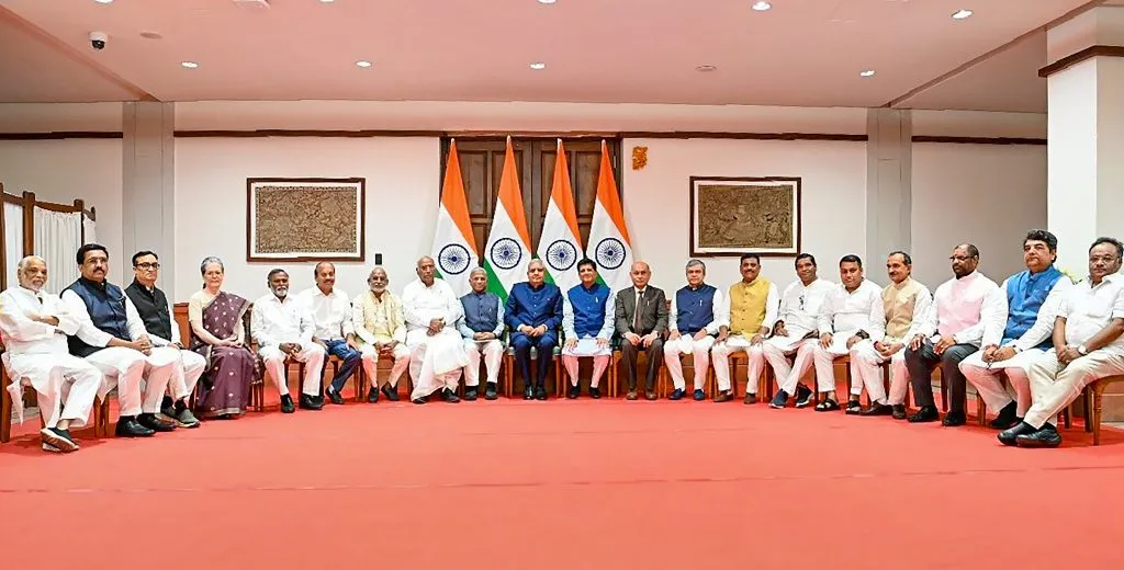 14 people including Sonia took oath of Rajya Sabha membership