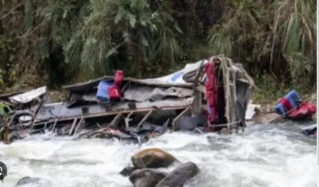 Bus accident in Peru, 25 dead