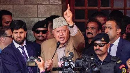 "Pakistan has not packed bangles, they also have nuclear bombs"; Farooq Abdullah's controversial statement